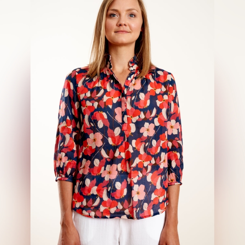 NWT Trovata Sara Henley Shirt - Navy Floral size medium